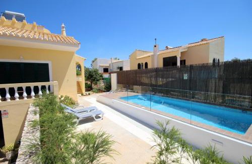 Praia da Rocha Villa | Villa Rosa B by amcf