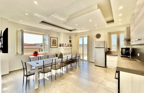 Monte San Giusto Villa | Villa Rugiada, 6 Bedrooms, 6 Baths, Pool and Jacuzzi, a few km from the sea