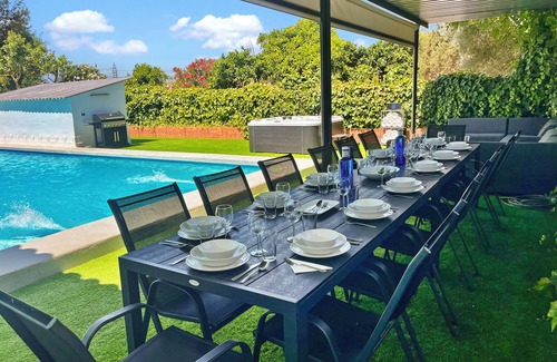 Jerez de la Frontera Villa | Villa San Patricio I Private Pool I Hot Tub I BBQ I PS5 I Aircon Rooms I 3000m2