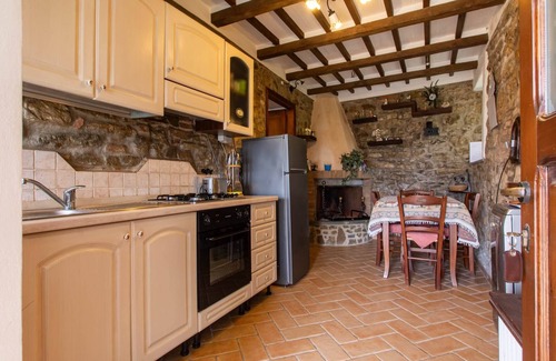 Lisciano Niccone House | Villa San Martino, two houses sharing a fenced pool, San Martino, San Martino