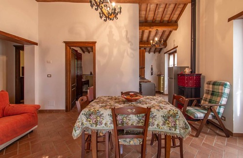 Lisciano Niccone House | Villa San Martino, two houses sharing a fenced pool, Martinino, Martinino