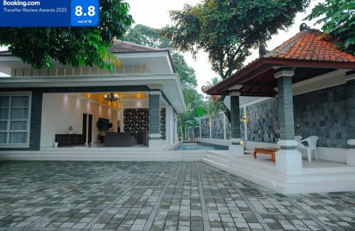 Pancawati Villa | Villa Sanlias