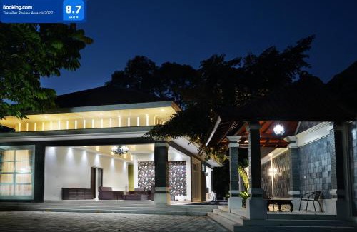 Pancawati Villa | Villa Sanlias