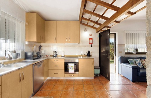 Cedrim Villa | Villa 'Santo Amaro' with Mountain View, Wi-Fi and Air Conditioning