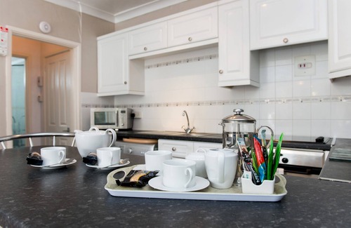 Millendreath Villa | villa, sea view,balcony beach sleep 4 wi-fi cafe, to countryside,coast,