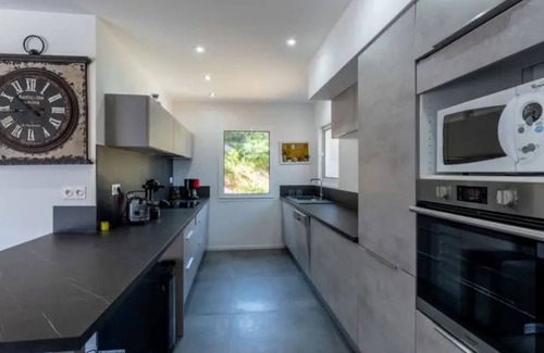 Cirendinu House | Villa sea view, beach access on foot for 8 people. tranquility and rest