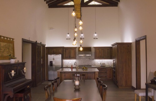Jardin Villa | Villa Serena, Nestled in breathtaking mountains, just a walk from town.