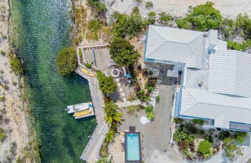 Discovery Bay House | Villa Serenity by the Water- one bedroom Water View Suite