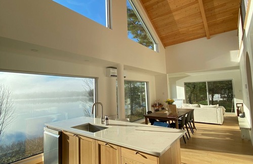 Eastman Ski Chalet | Villa Serrana : Our lakeside chalet, where tranquility meets breathtaking views