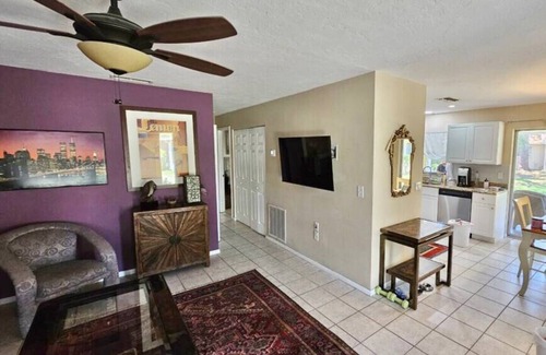 Park East House | Villa Siesta III- your private cottage in Secret Downtown area with Pool-PET OK!