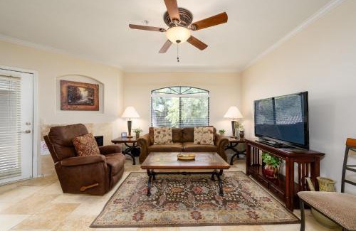 North Scottsdale Apartment | Villa Signature II