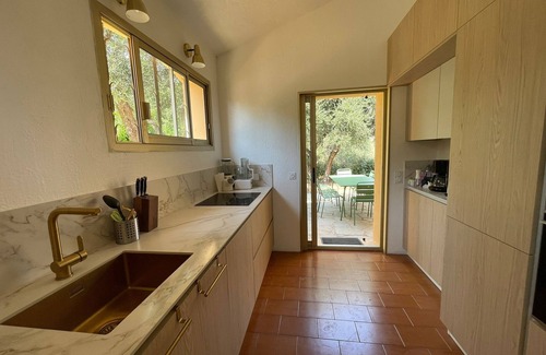 Le Tignet Villa | Villa Sleeps 10, 4 Bedrooms, with Pool and Sea and Mountain View