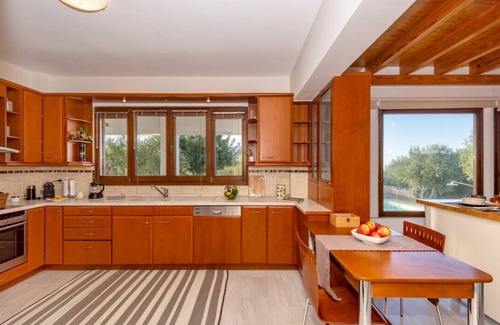 Kounoupidiana Villa | Villa Sobre - Spacious and Comfortable.