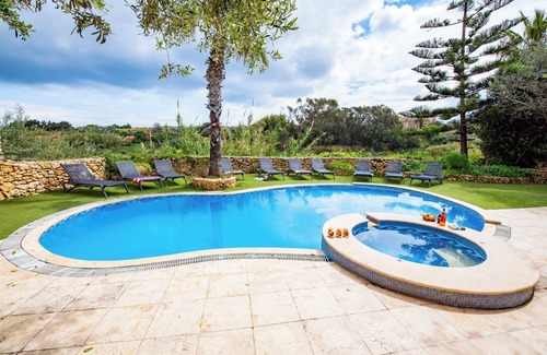 Xaghra Villa | Villa Soldanis 6 Bedroom Villa with private pool