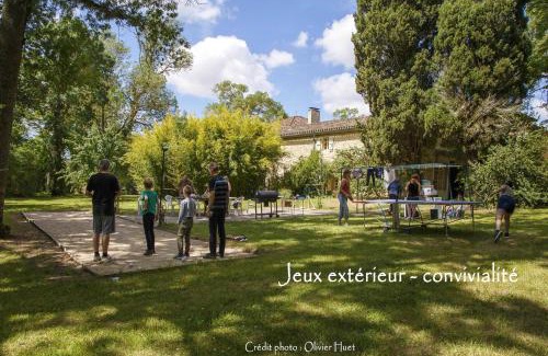 Crastes House | Villa spacieuse à Crastes avec piscine privée et vue montagne