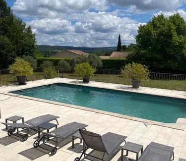 La Tour-d'Aigues Villa | Villa spacieuse proche de Marseille avec jardin et piscine privée