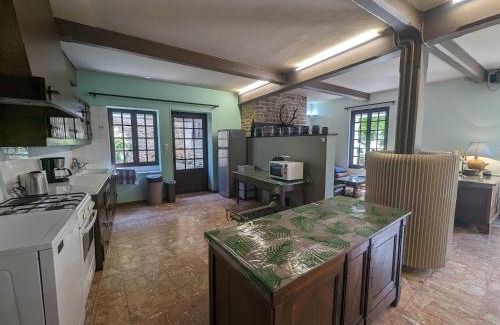 Le Montsaugeonnais House | Villa spacieuse avec jardin privé, proche vignobles et lacs – 4 chambres, cheminée, équipement bébé - FR-1-611-27