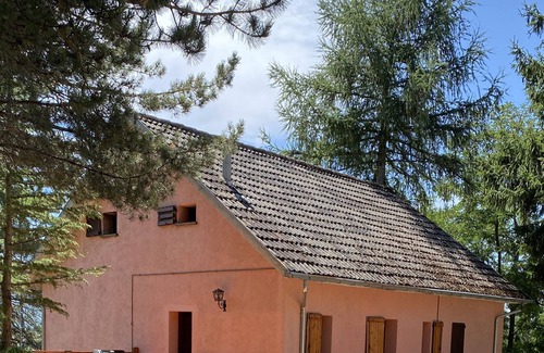 Campotosto Villa | Villa su Lago con giardino recintato, 12 posti ,Wi-Fi,Bbq,taverna con camino