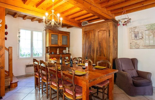 Roquemaure Villa | Villa Sur L'ile by Villa Plus