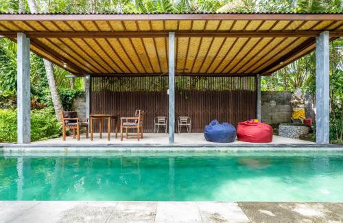 Sengkidu Villa | VILLA Surya 3 rooms , waterpool, near the ocean