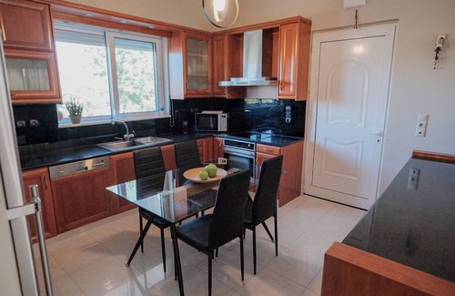 Tsikalaria Villa | Villa Sweven is close to Center of Chania -Airport and Port of Souda and private
