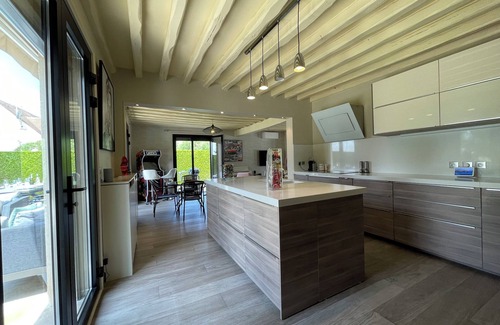 Les Alluets-le-Roi Villa | Villa swimming pool sauna jaccuzzi 20 mns from Paris (porte Maillot)