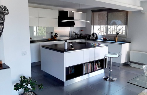 Le Plan-de-Grasse Villa | Villa: swimming pool, bar, pétanque, panoramic view, 20 minutes from the sea
