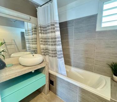 La Colline Villa | Villa Téloam- Charmante villa avec piscine et vue mer