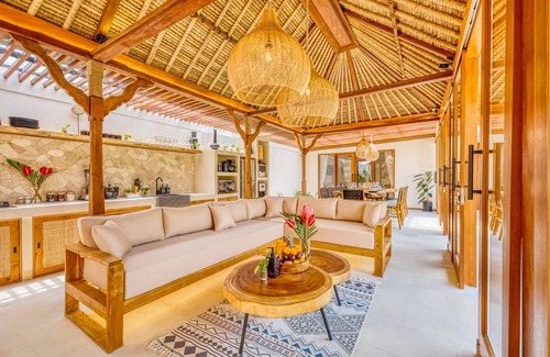 Laksmana Villa | Villa Tango - New Luxurious 7BDR, Prime Location