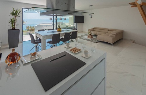 Pobri Villa | Villa The Boat for 6+2 near Opatija with sea view & infinity pool at balcony