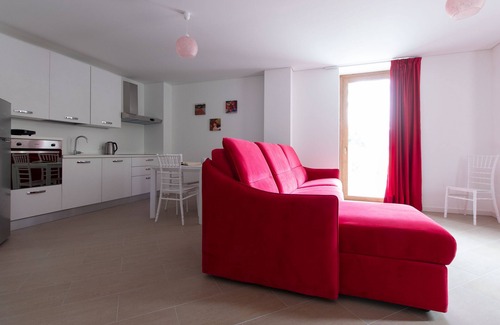 Tola Apartment | Villa Tola - Rosso - One Bedroom Apartment, Sleeps 4