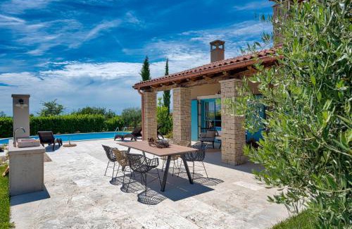 Vardica Villa | Villa Toscana for 6 people near Umag with private pool, jacuzzi & sea view - pet friendly