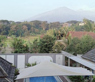 Prigen Villa | Villa Unik Private Pool Pandaan