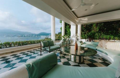 Las Brisas Hotel | Villa Vanetiz