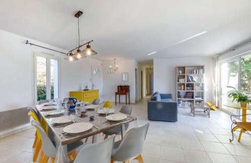 Saint-Palais-sur-Mer Villa | Villa Villa Perdrix by Interhome