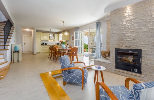 Heraki Villa | Villa Vista Azzurra with pool, summer kitchen and well-tended garden