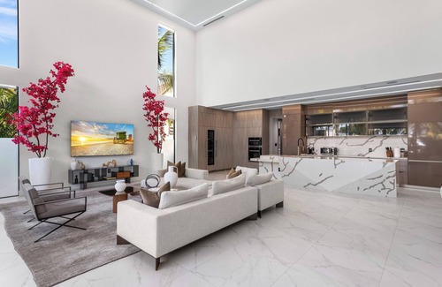 Northeast Miami House | VILLA WATER-FRONT MIAMi BEACH 6BEDROOMS FAMILY BIG GROUP FRIENDLY 14ppl SLEEPS
