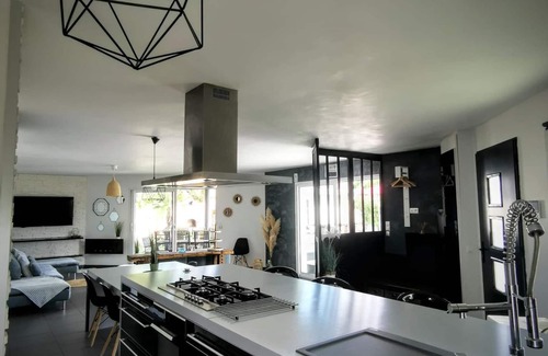 Saint-Medard-en-Jalles House | Villa with heated pool, spa, large children's play area