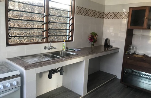 Diani Beach House | Villa with big Pool, 3 minutes to the stunning white beach