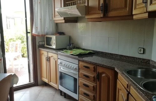 Creixell Ski Chalet | Villa with comfortable and quiet garden near the beach