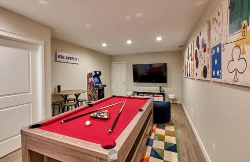 McMinnville House | Villa with Hot Tub, Firepit and Game room