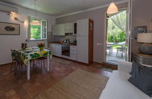 Vicopelago Villa | Villa with pool in the green