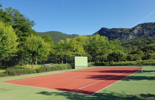 Nyons House | Villa with pool, tennis, mini golf in beautiful park in Nyons, Provence