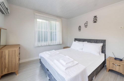 Lara Apartment | Villa with Private Pool near Airport in Muratpasa