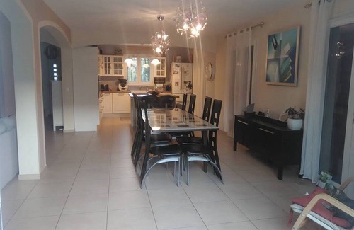 Saint-Chamas House | villa with swimming pool and jacuzzi in the heart of an atypical village