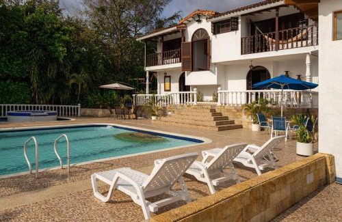 Anapoima Villa | Villa with Swimming Pool, Jacuzzi and Sauna