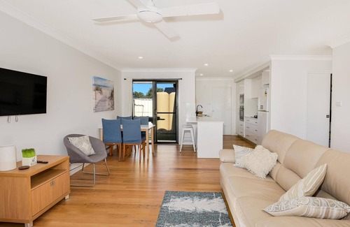 Culburra Beach Villa | Villa Zelma - Pet Friendly - 4 Min Walk to Beach