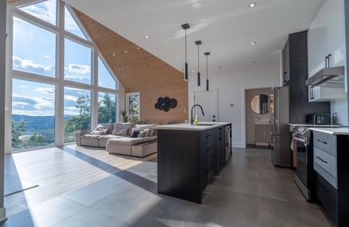 Saint-Damien Ski Chalet | VillaBaraka | Lumina | Hot Tub | Pool Table