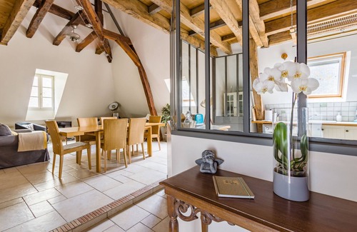Amboise Apartment | VillaconCorde-Duplex 6 pers, at Prime location in Amboise, Air conditionned
