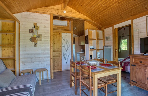 Orliaguet Ski Chalet | Village de gîtes La Truffière: Chalets in the heart of nature - heated swimming pool